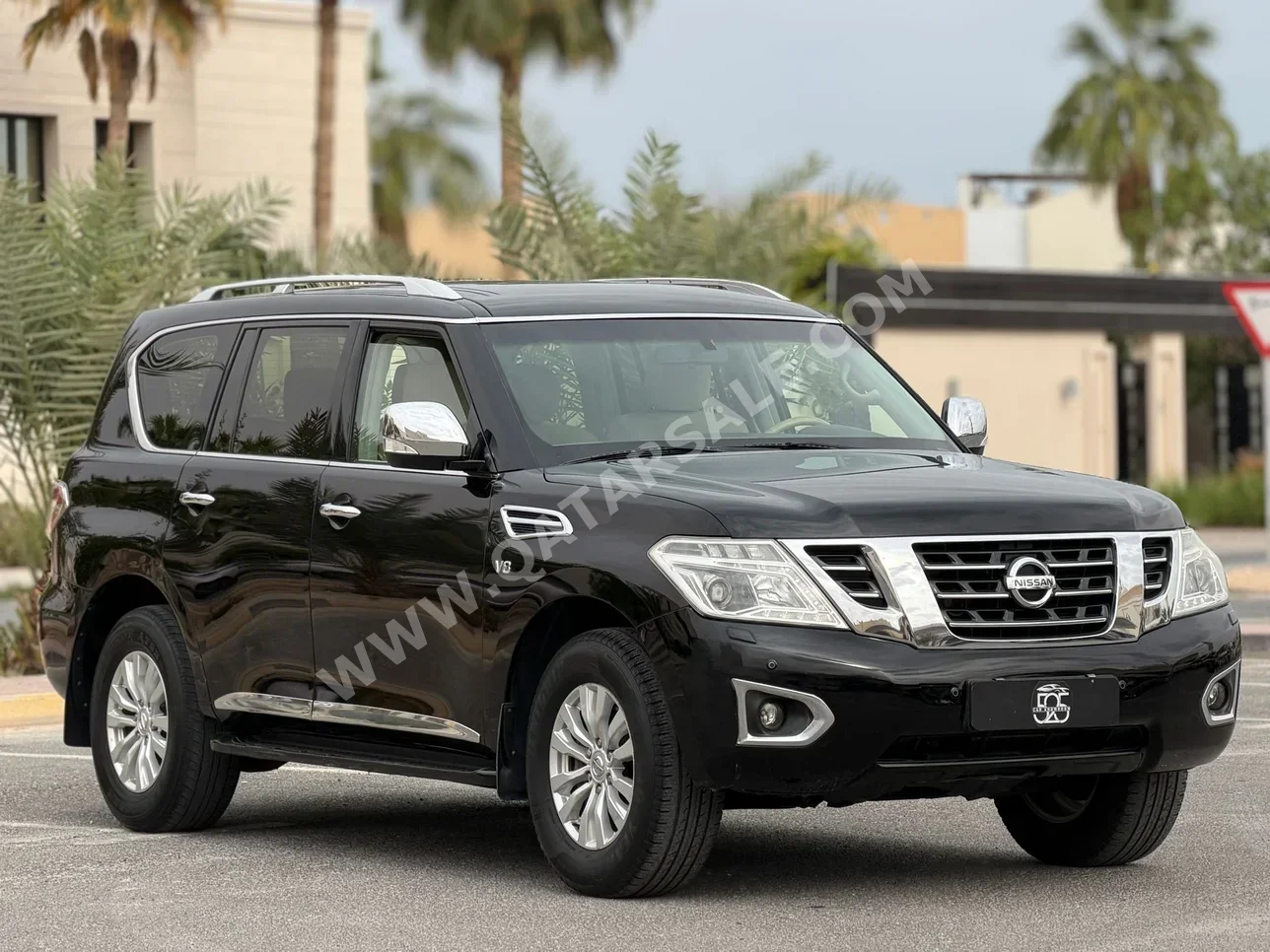 نيسان باترول ال اي 2016 اوتوماتيك 214,000 كم 8 سلندر دفع رباعي اس يو في أسود