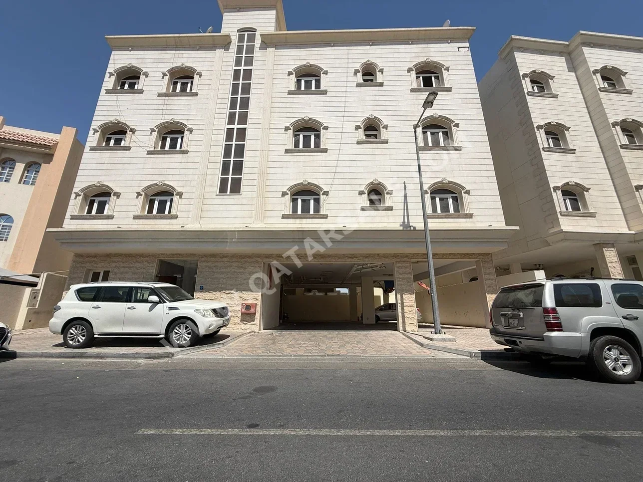 Buildings, Towers & Compounds - Family Residential  - Doha  - Fereej Bin Omran  For Sale