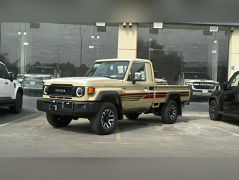 تويوتا  لاند كروزر  ال اكس  2025  عادي  0 كم  6 سلندر  دفع رباعي  بيكب  بيج  تحت الضمان