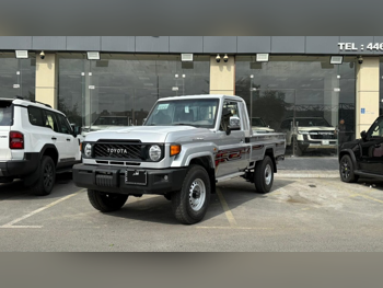 تويوتا  لاند كروزر  ال اكس  2025  عادي  0 كم  6 سلندر  دفع رباعي  بيكب  فضي  تحت الضمان