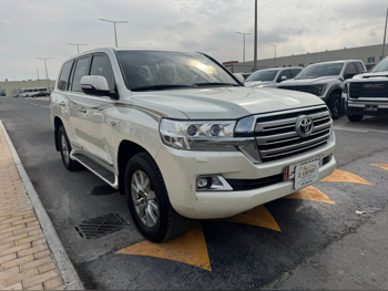 Toyota  Land Cruiser  VXR  2019  Automatic  193,000 Km  8 Cylinder  Four Wheel Drive (4WD)  SUV  White