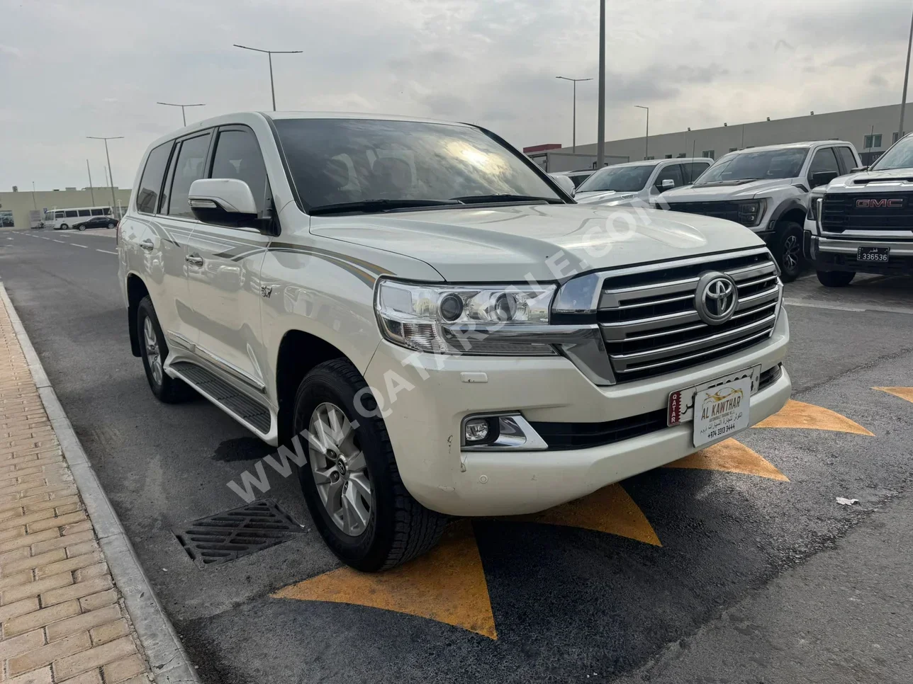 Toyota Land Cruiser VXR 2019 Automatic 193,000 Km 8 Cylinder Four Wheel Drive (4WD) SUV White