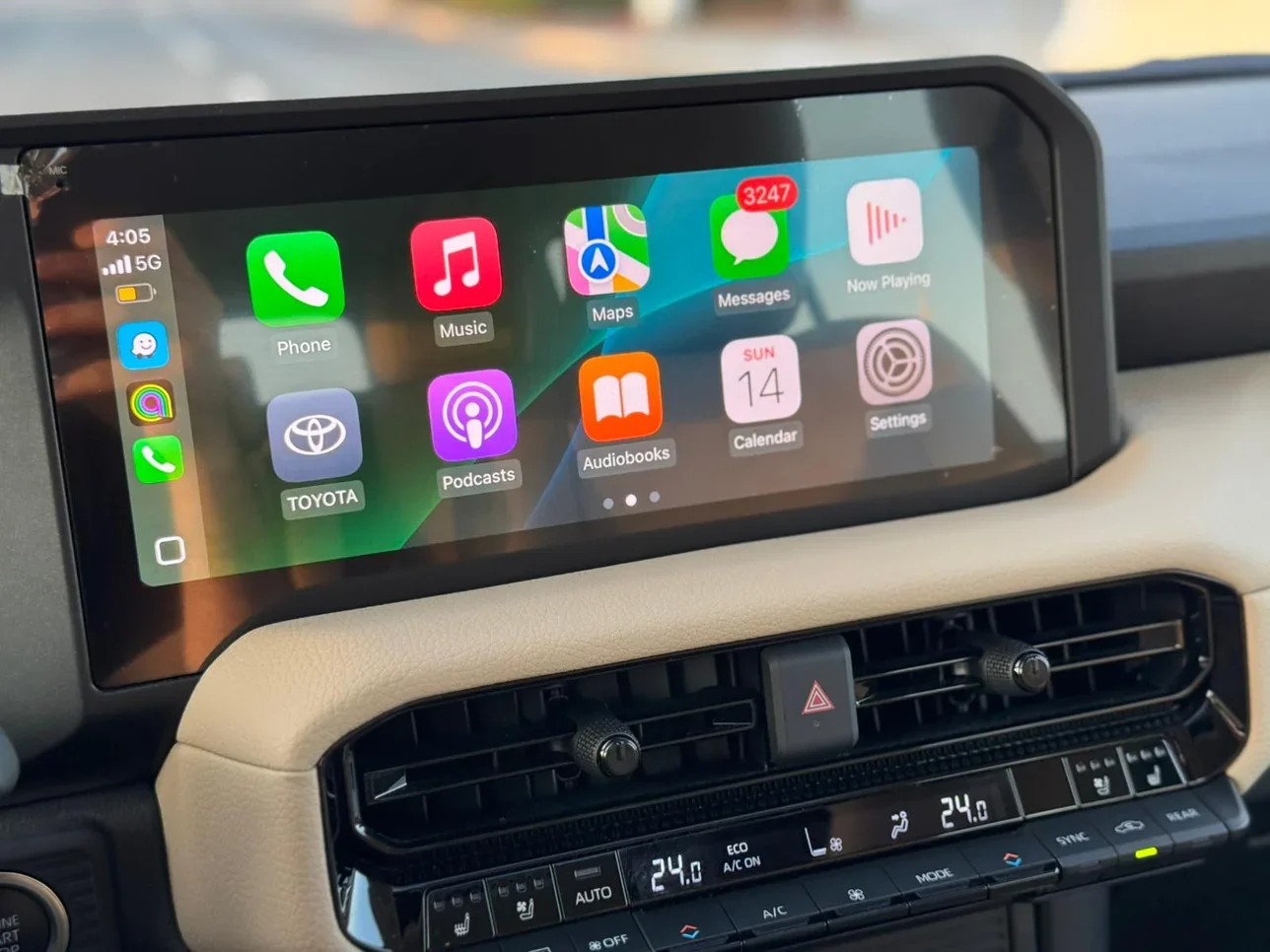 تويوتا  برادو  2024  اوتوماتيك  8,000 كم  6 سلندر  دفع رباعي  اس يو في  أسود  تحت الضمان