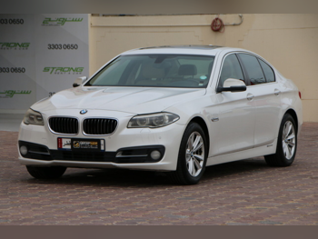بي ام دبليو  الفئة - الخامسة  520i  2015  اوتوماتيك  119,000 كم  4 سلندر  دفع خلفي  سيدان  أبيض