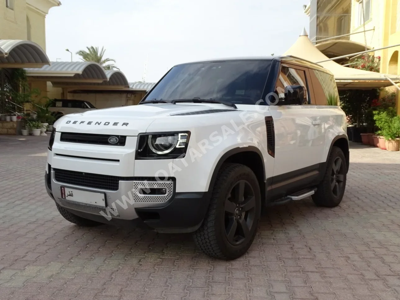 لاند روفر ديفيندر 90 اتش اس اي 2023 اوتوماتيك 45,000 كم 6 سلندر دفع رباعي اس يو في أبيض تحت الضمان