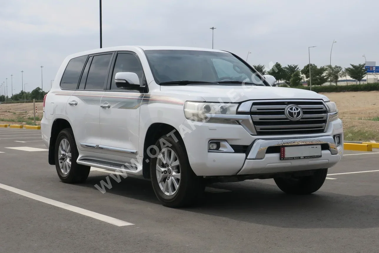 تويوتا لاند كروزر جي اكس ار 2016 اوتوماتيك 421,000 كم 8 سلندر دفع رباعي اس يو في أبيض