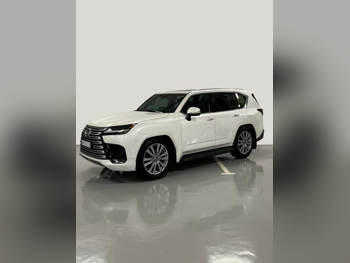 Lexus  LX  600 VIP  2022  Automatic  43,000 Km  6 Cylinder  Four Wheel Drive (4WD)  SUV  White  With Warranty