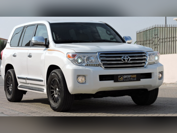 تويوتا لاند كروزر في اكس ار 2012 اوتوماتيك 410,000 كم 8 سلندر دفع رباعي اس يو في أبيض