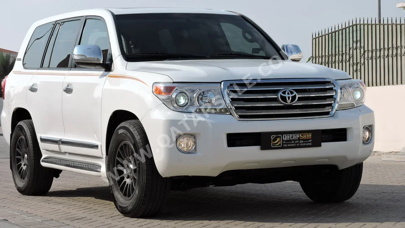 Toyota Land Cruiser VXR 2012 Automatic 410,000 Km 8 Cylinder Four Wheel Drive (4WD) SUV White
