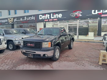 جي ام سي  بيك اب  2013  اوتوماتيك  240,000 كم  6 سلندر  دفع رباعي  بيكب  أسود