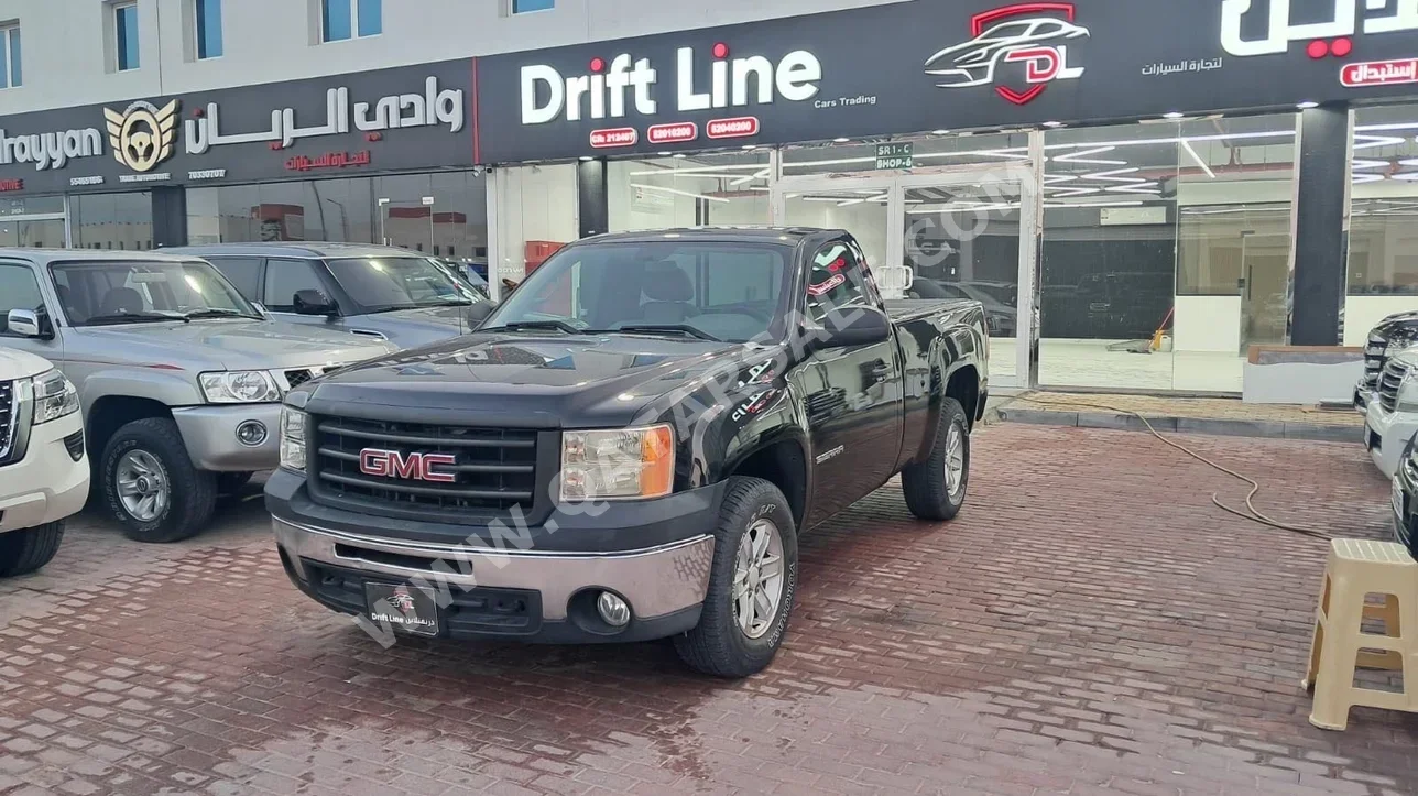 GMC Pickup 2013 Automatic 240,000 Km 6 Cylinder Four Wheel Drive (4WD) Pick Up Black