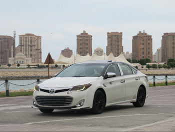 Toyota Avalon Limited 2014 Automatic 182,000 Km 6 Cylinder Front Wheel Drive (FWD) Sedan White