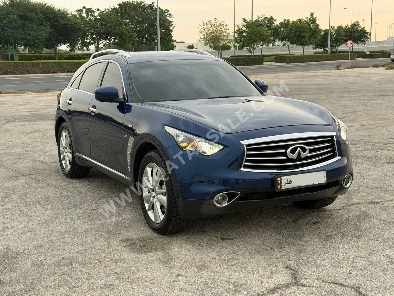 Infiniti  QX  70  2016  Automatic  73,000 Km  6 Cylinder  Four Wheel Drive (4WD)  SUV  Dark Blue