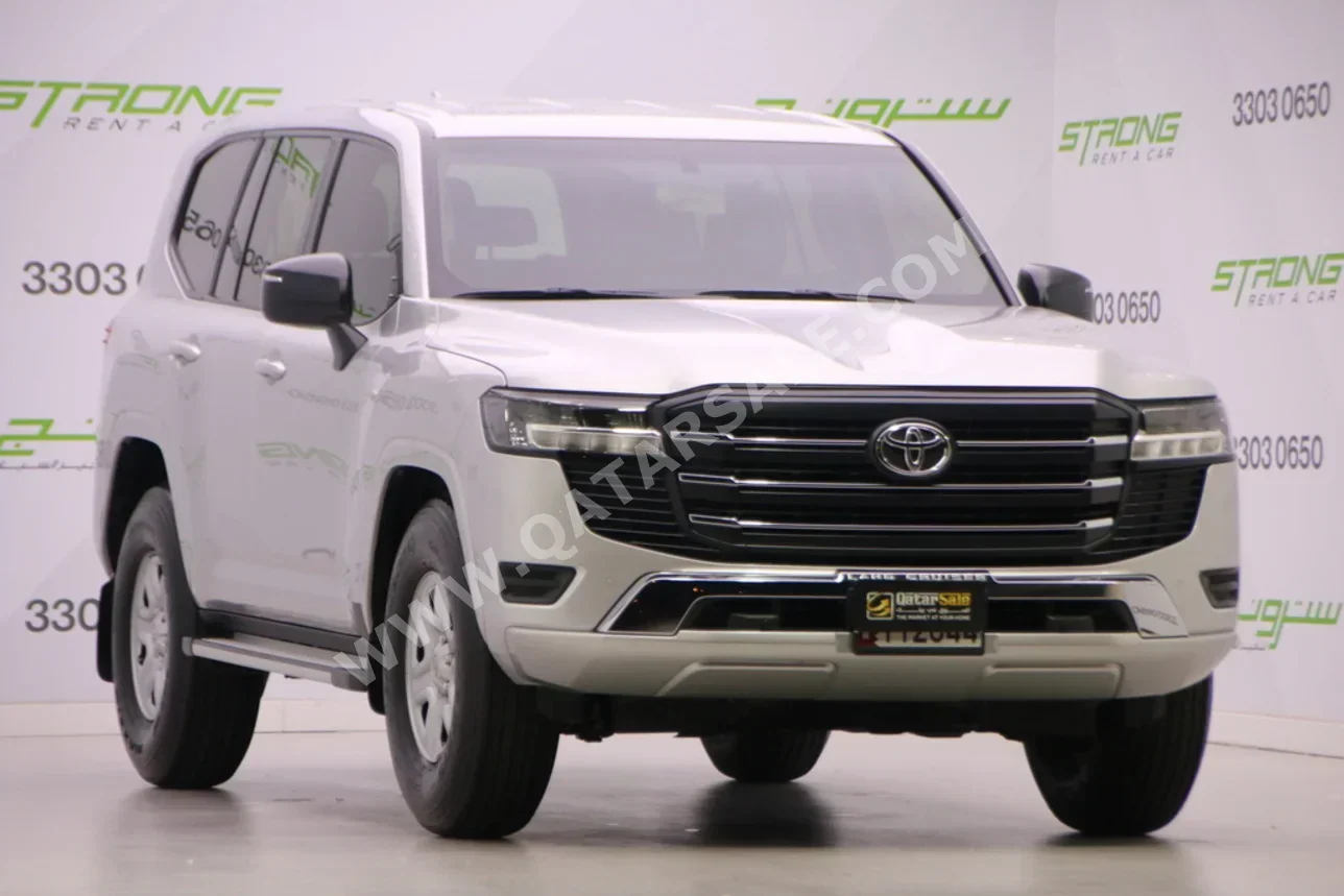 تويوتا لاند كروزر جي اكس 2024 اوتوماتيك 47,000 كم 6 سلندر دفع رباعي اس يو في فضي