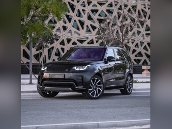 Land Rover Discovery Turbo 2017 Automatic 71,000 Km 6 Cylinder All Wheel Drive (AWD) SUV Black With Warranty