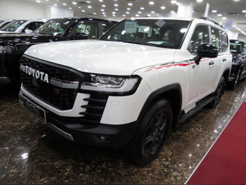 Toyota  Land Cruiser  GR Sport Twin Turbo  2025  Automatic  0 Km  6 Cylinder  Four Wheel Drive (4WD)  SUV  White  With Warranty