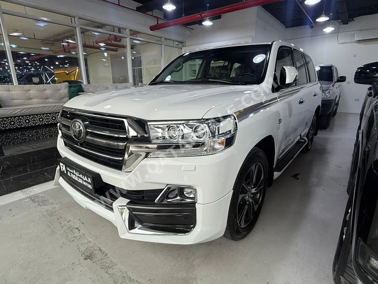 Toyota  Land Cruiser  VXR  2021  Automatic  82,000 Km  8 Cylinder  Four Wheel Drive (4WD)  SUV  White