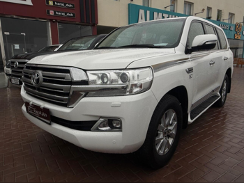 Toyota  Land Cruiser  VXR  2021  Automatic  221,000 Km  8 Cylinder  Four Wheel Drive (4WD)  SUV  White