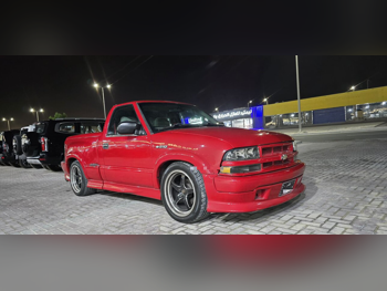 Chevrolet  SSR  1999  Automatic  175,000 Km  6 Cylinder  Four Wheel Drive (4WD)  Pick Up  Red