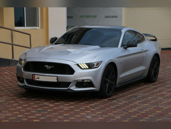 Ford Mustang GT 2015 Automatic 148,000 Km 8 Cylinder Rear Wheel Drive (RWD) Coupe / Sport Silver