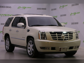 كاديلاك اسكيليد 2014 اوتوماتيك 100,000 كم 8 سلندر دفع رباعي اس يو في أبيض لؤلؤي