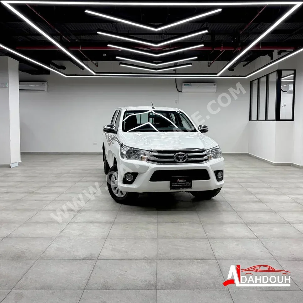Toyota  Hilux  2020  Automatic  35,000 Km  4 Cylinder  Rear Wheel Drive (RWD)  Pick Up  White