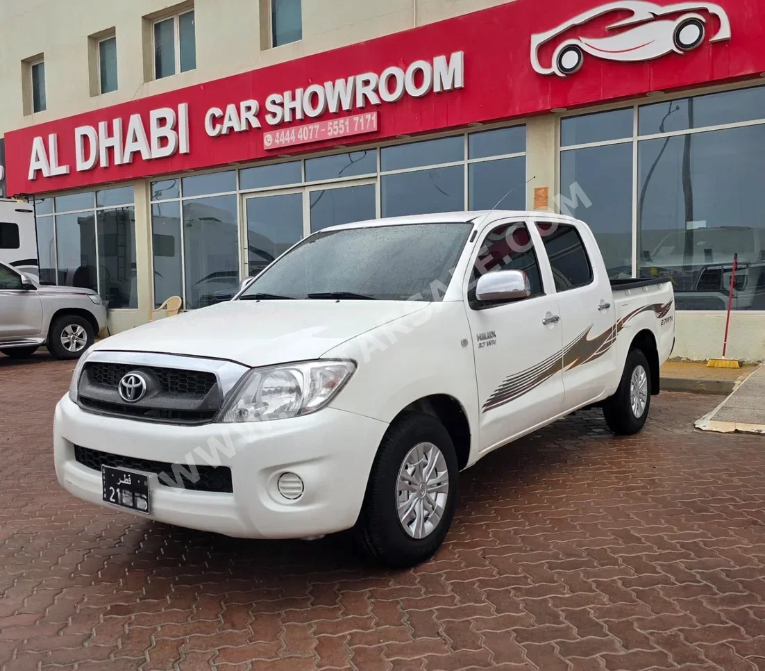 Toyota  Hilux  2011  Manual  285,000 Km  4 Cylinder  Four Wheel Drive (4WD)  Pick Up  White