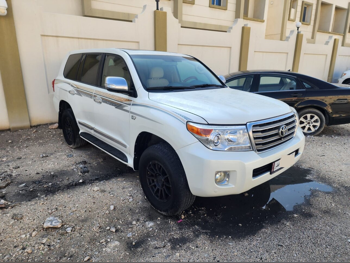 Toyota  Land Cruiser  VXR  2013  Automatic  350,000 Km  8 Cylinder  Four Wheel Drive (4WD)  SUV  White