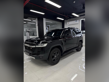 تويوتا  لاند كروزر  جي ار سبورت توين تيربو  2023  اوتوماتيك  120,000 كم  6 سلندر  دفع رباعي  اس يو في  أسود