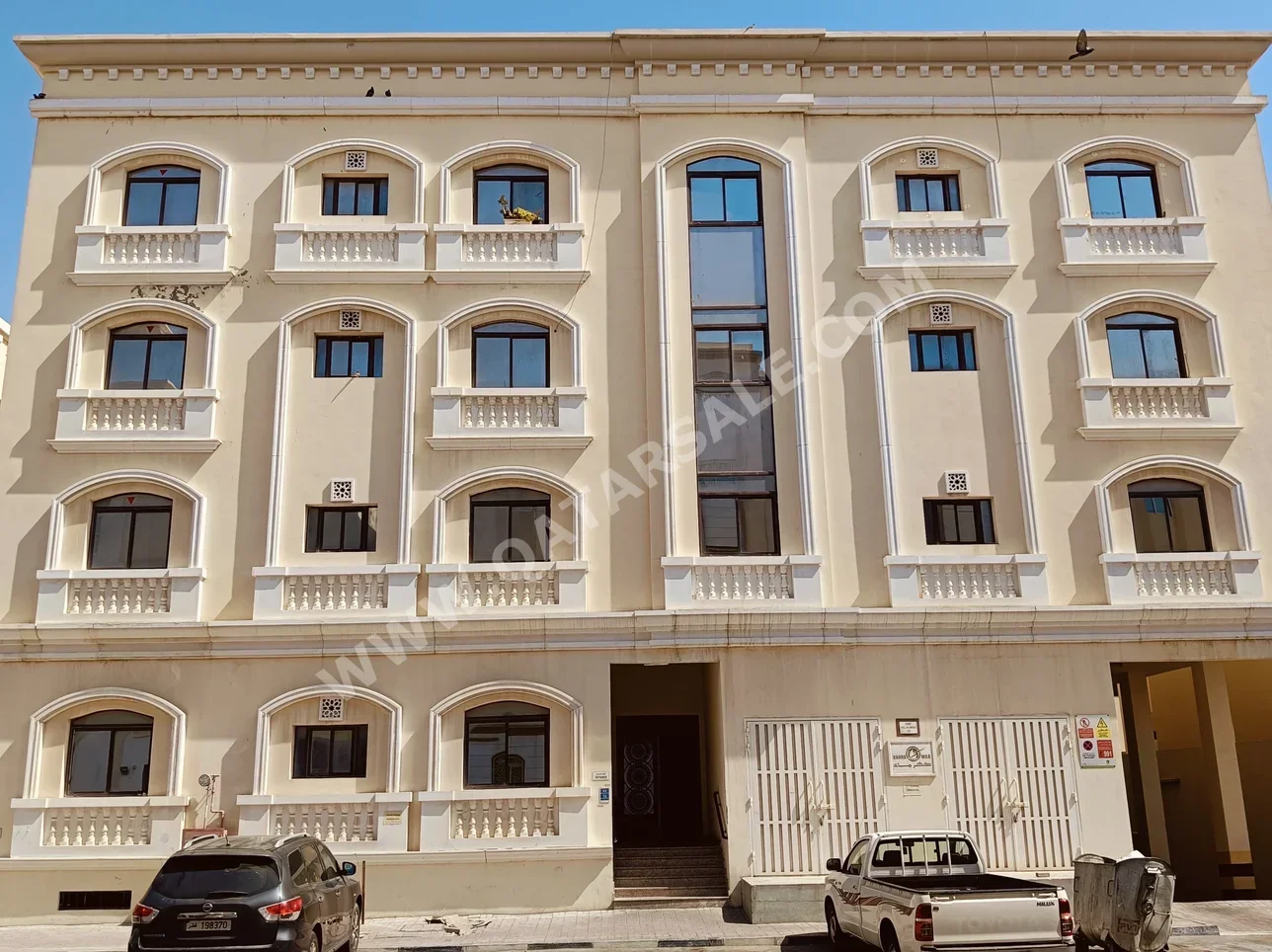 Buildings, Towers & Compounds - Family Residential  - Doha  - Fereej Bin Omran  For Sale