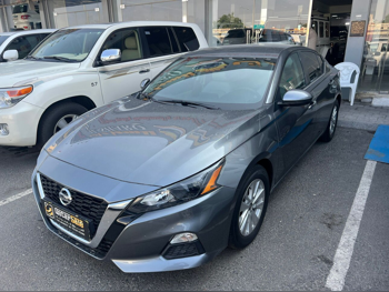 نيسان  ألتيما  2022  اوتوماتيك  30,000 كم  4 سلندر  سحب امامي  سيدان  رمادي