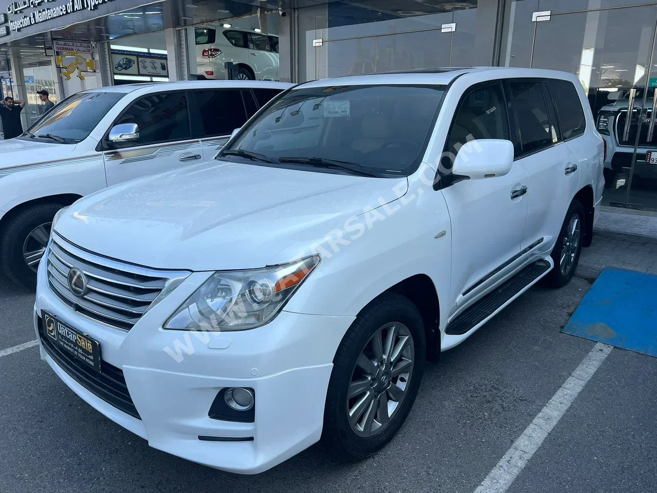 Lexus  LX  570  2009  Automatic  287,000 Km  8 Cylinder  Four Wheel Drive (4WD)  SUV  White