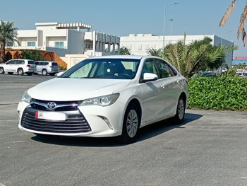 تويوتا  كامري  جي ال  2018  اوتوماتيك  220,000 كم  4 سلندر  سحب امامي  سيدان  أبيض