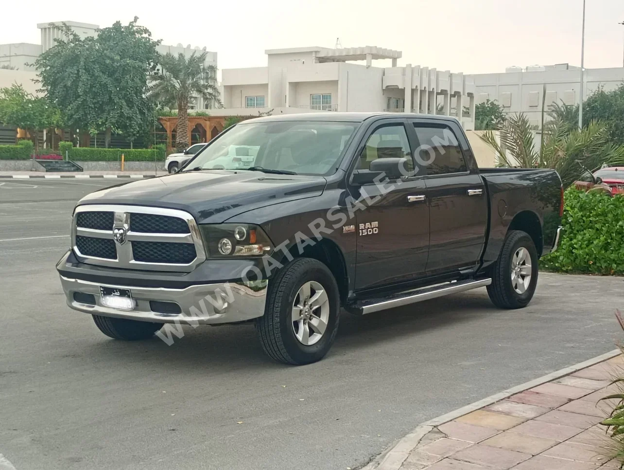 Dodge  Ram  2016  Automatic  275,000 Km  8 Cylinder  Four Wheel Drive (4WD)  Pick Up  Gray