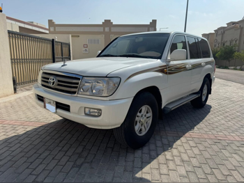 Toyota  Land Cruiser  GX  2006  Manual  668,000 Km  6 Cylinder  Four Wheel Drive (4WD)  SUV  White