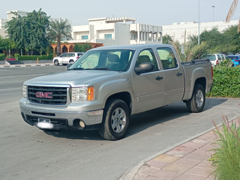 جي ام سي  سييرا  2017  اوتوماتيك  280,000 كم  8 سلندر  دفع رباعي  بيكب  فضي