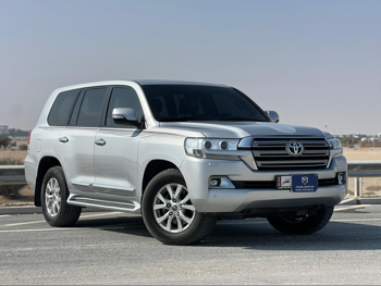 Toyota  Land Cruiser  GXR  2019  Automatic  155,000 Km  8 Cylinder  Four Wheel Drive (4WD)  SUV  Silver