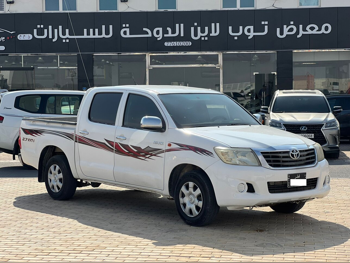 تويوتا هاي لوكس 2014 عادي 207,000 كم 4 سلندر سحب امامي بيكب أبيض