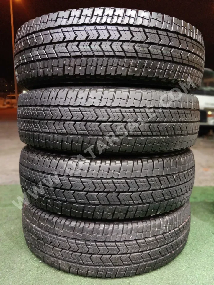 العجلات والجنوط (الرنقات) ميشلان صنع في الولايات المتحدة الأمريكية (الولايات المتحدة الأمريكية) \  4 مواسم  2358017 ميليمتر  17"