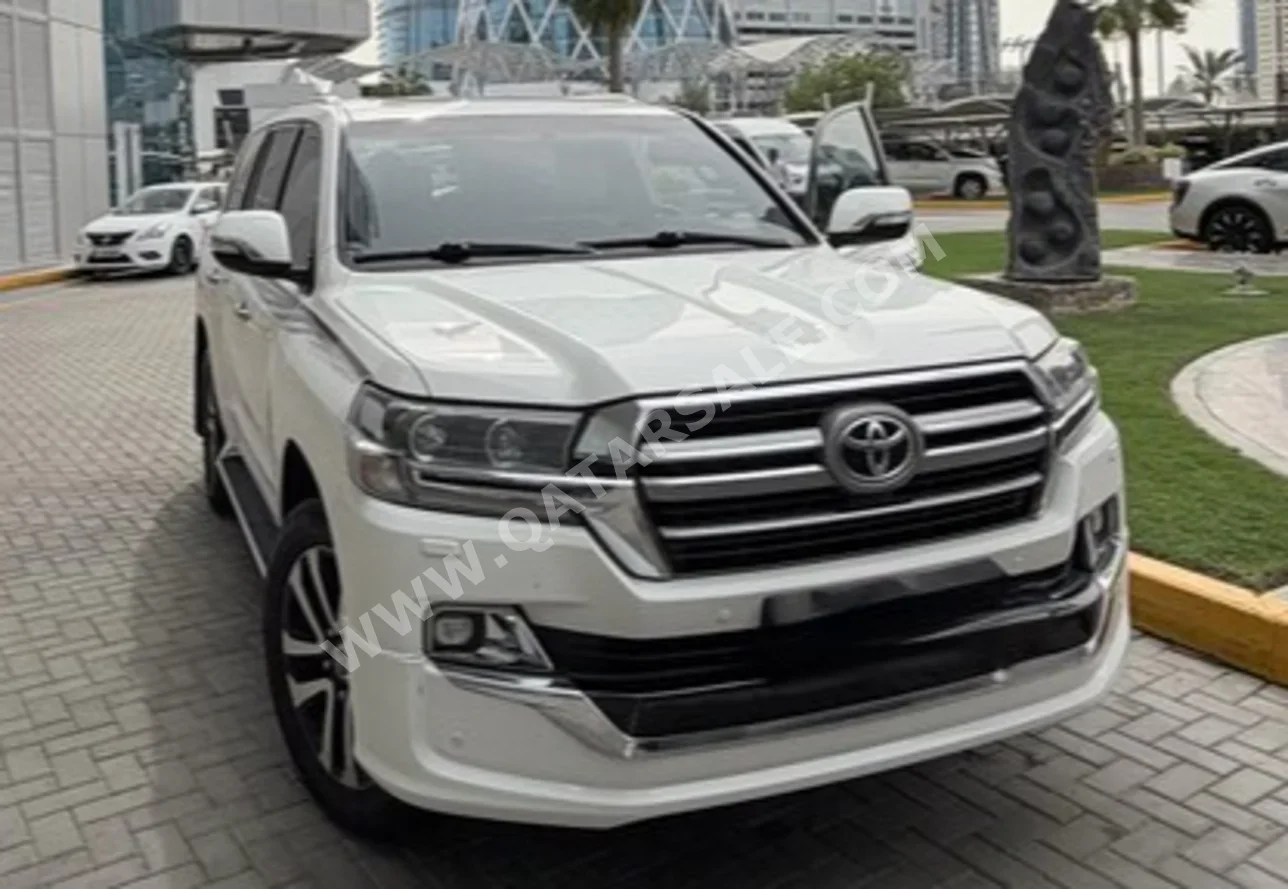 تويوتا  لاند كروزر  جي اكس ار - غراند تورينغ  2019  اوتوماتيك  160,000 كم  8 سلندر  دفع رباعي  اس يو في  أبيض