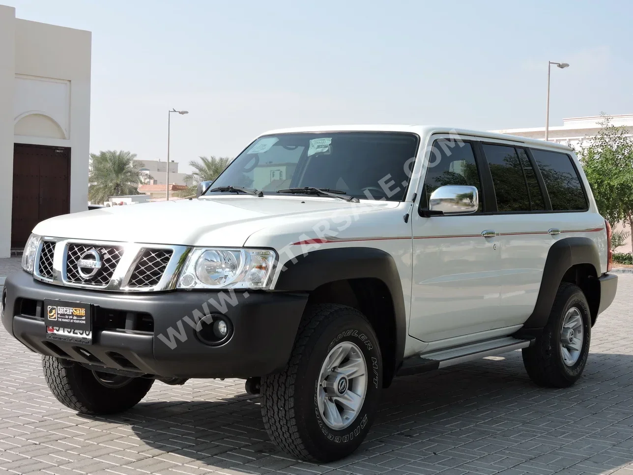 Nissan  Patrol  Safari  2023  Automatic  30,000 Km  6 Cylinder  Four Wheel Drive (4WD)  SUV  White