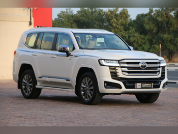 تويوتا  لاند كروزر  في اكس توين توربو  2025  اوتوماتيك  850 كم  6 سلندر  دفع رباعي  اس يو في  أبيض  تحت الضمان