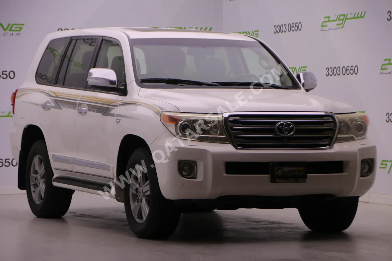 Toyota  Land Cruiser  VXR  2013  Automatic  210,000 Km  8 Cylinder  Four Wheel Drive (4WD)  SUV  White