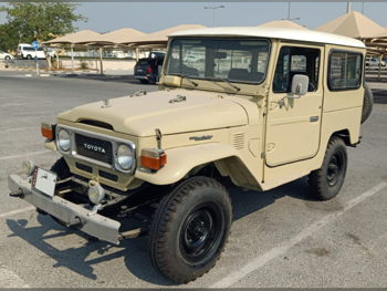 Toyota  FJ Cruiser  1983  Manual  27,000 Km  6 Cylinder  Four Wheel Drive (4WD)  Classic  Beige
