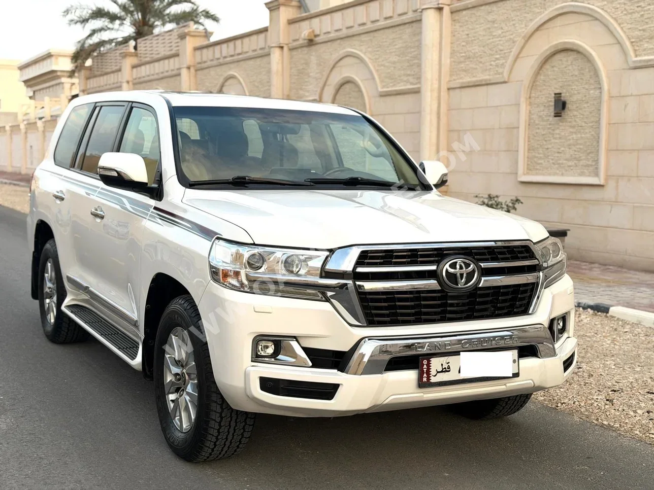 Toyota  Land Cruiser  GXR  2021  Automatic  138,000 Km  8 Cylinder  Four Wheel Drive (4WD)  SUV  White