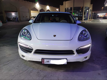 Porsche  Cayenne  2012  Automatic  200,000 Km  6 Cylinder  All Wheel Drive (AWD)  SUV  White