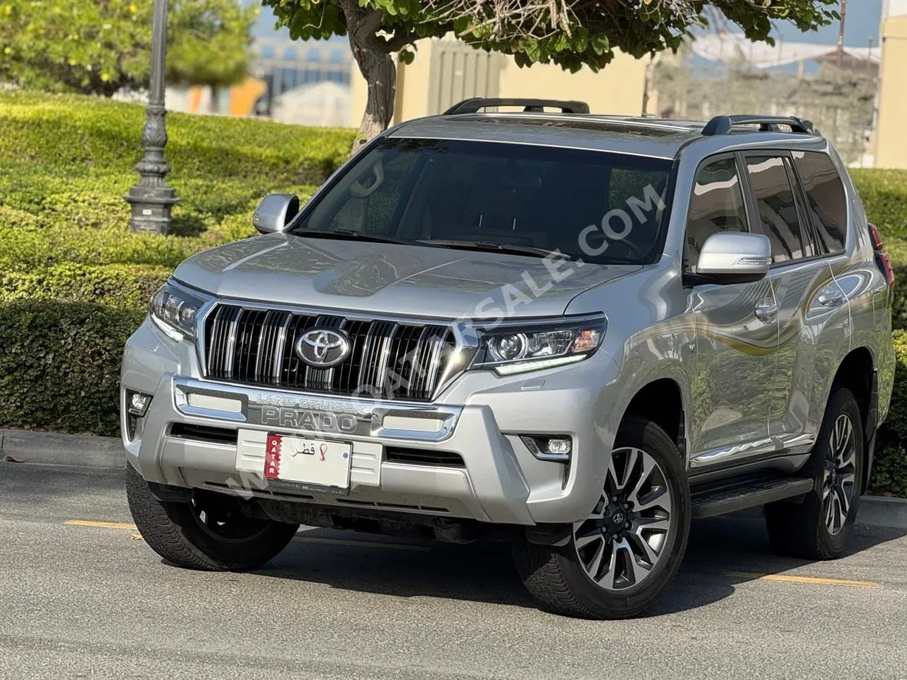 تويوتا  برادو  تي اكس ال  2023  اوتوماتيك  44,000 كم  6 سلندر  دفع رباعي  اس يو في  فضي