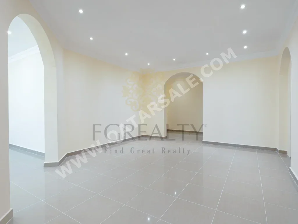 سكن عائلي  - نصف مفروشة  - الدوحة  - لقطيفية  - 8 غرف نوم