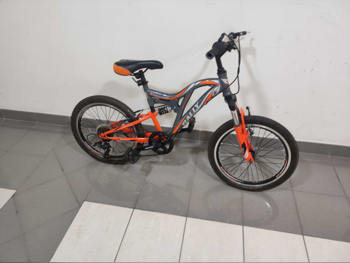 - رالي بايكس - متوسط (17-18 بوصة) - البرتقالي
