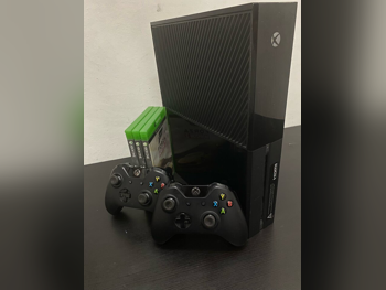 اجهزة العاب الفديو - مايكروسوفت  - اكس بوكس وان  - 500 جيجابايت  -تشمل أجهز تحكم: 2